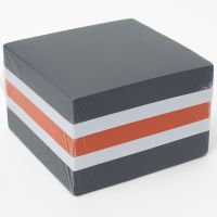 Poznámkový blok v čierno-bielo-oranžovej farbe, 8,5x8,5x4 cm