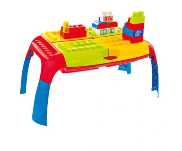 Set farebných kociek s prenosným stolom