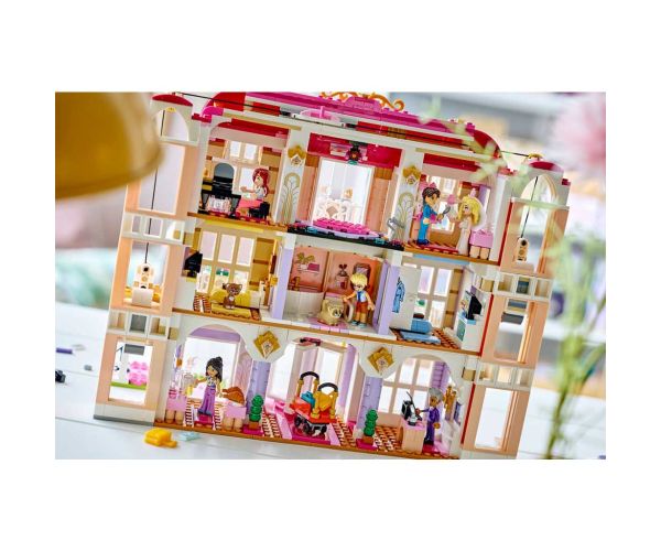 LEGO® Friends: Grand Hotel v Heartlake City (42704)
