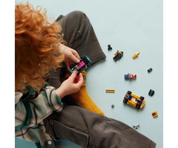 LEGO® City: Gokarty a pretekárske piloty (60400)