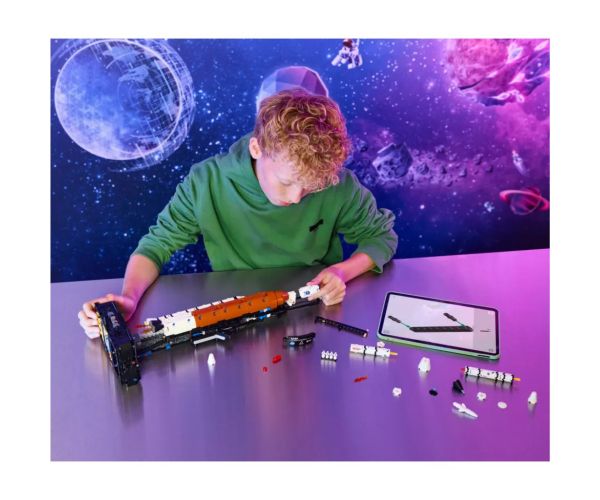 LEGO® Technic: NASA Artemis raketový odpaľovací systém (42221)