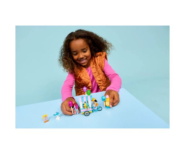 LEGO® Friends: Predajca zmrzliny a balónikov (42692)