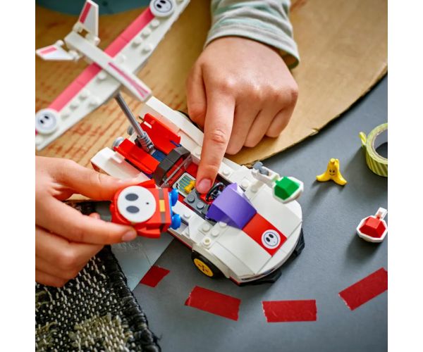 LEGO® Super Mario™: Mario Kart™ – Shy Guy a P-Wing (72045)
