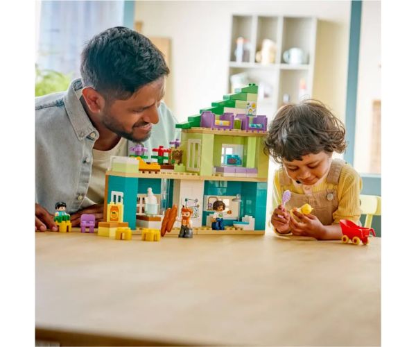 LEGO® DUPLO®: 3 v 1 moderný rodinný dom s figúrkami (10470)