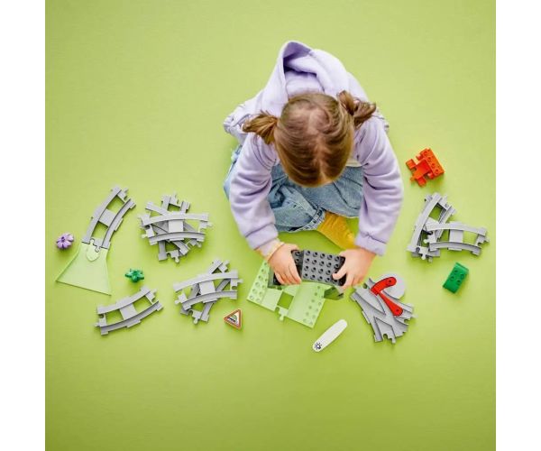 LEGO® DUPLO®: Železničný tunel a súprava koľajníc (10425)
