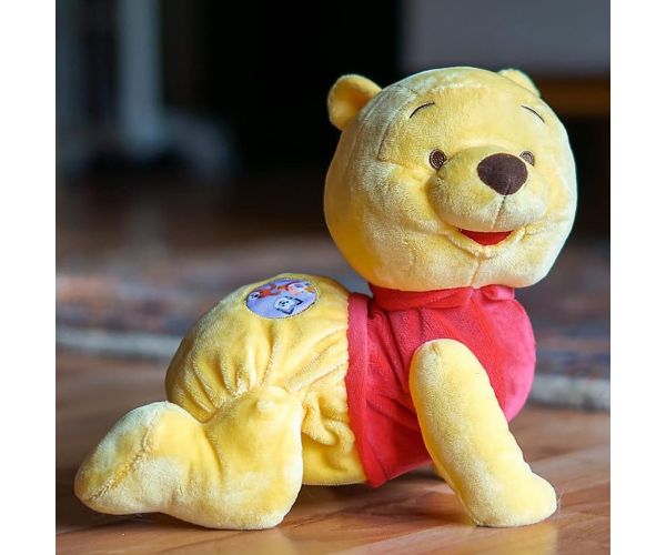 Disney Medvedík Pú interaktívny leziaci plyšový figurína - Clementoni