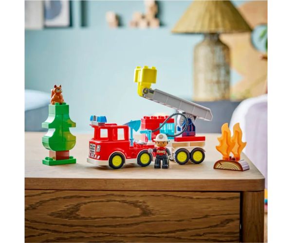 LEGO® DUPLO®: Hasičské auto s hadicou a hasičom (10473)