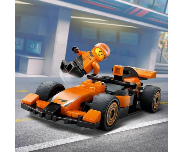 LEGO® City: F1® jazdec s McLaren pretekárskym autom (60442)