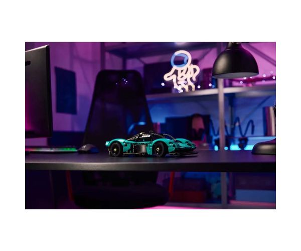 LEGO® Technic: Aston Martin Valkyrie (42208)