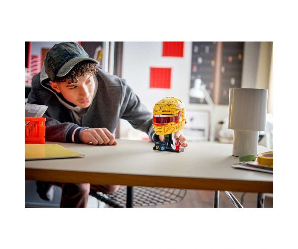 LEGO® Edície: Prilba Scuderia Ferrari HP Lewisa Hamiltona (43022)