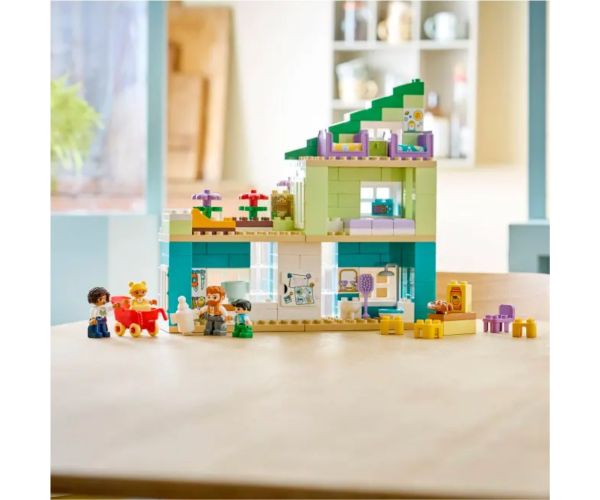 LEGO® DUPLO®: 3 v 1 moderný rodinný dom s figúrkami (10470)