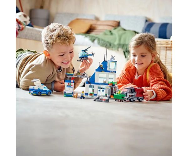 LEGO® City: policajná stanica (60316)