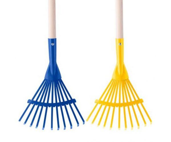 Hrable na líštie s 80cm drevenou rúčkou v rôznych farbách 1ks - Woodyland
