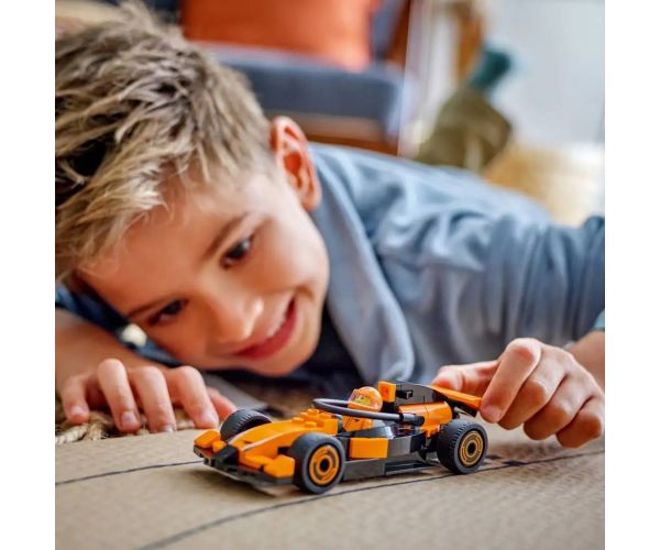 LEGO® City: F1® jazdec s McLaren pretekárskym autom (60442)