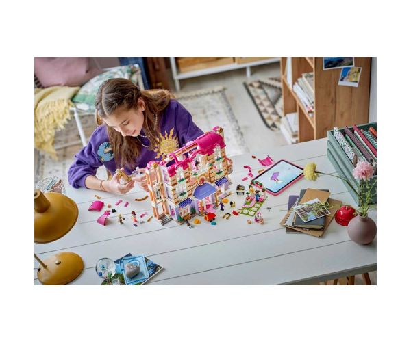 LEGO® Friends: Grand Hotel v Heartlake City (42704)