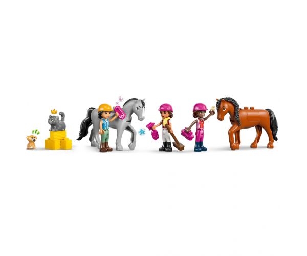 LEGO® Friends: Jazdecký areál a jazdecká škola (42688)