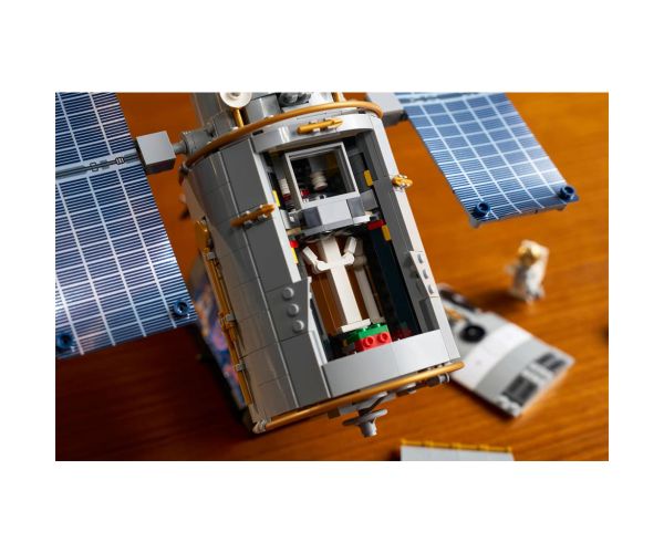 LEGO® Icons: Hubbleov vesmírny teleskop (11383)