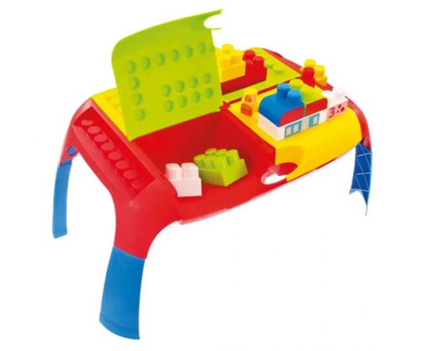 Set farebných kociek s prenosným stolom