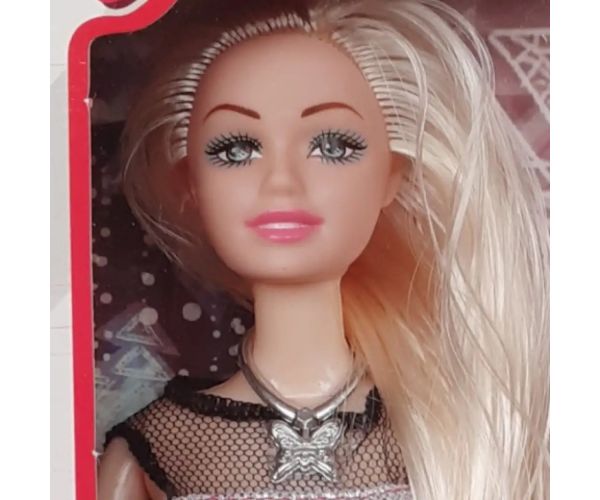 Elegantná módna bábika 28cm s dlhými blond vlasmi, v čiernych šatách a s príslušenstvom