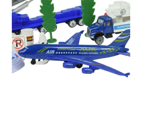Aircraft: Reptülőtéri játékszett járművekkel, repülővel és kiegészítőkkel kétféle változatban