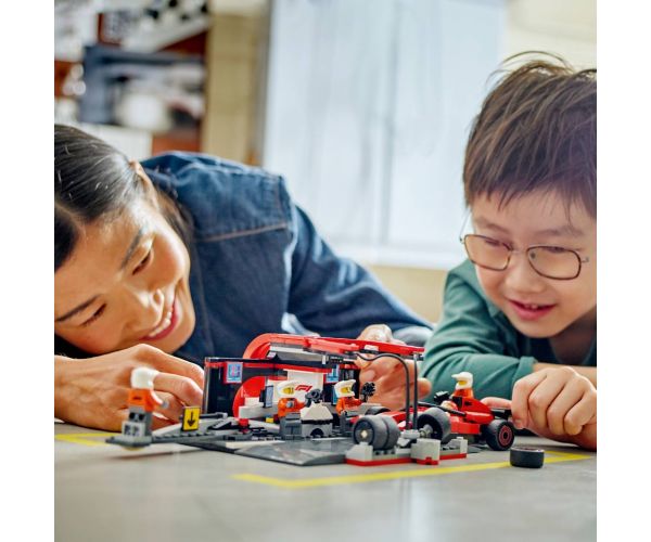 LEGO® City: F1®-ová boxová dráha a personál s autom Ferrari (60443)