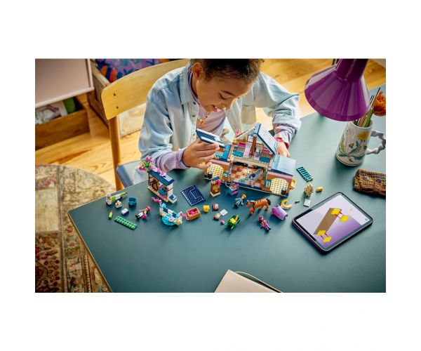 LEGO® Friends: Jazdecký areál a jazdecká škola (42688)