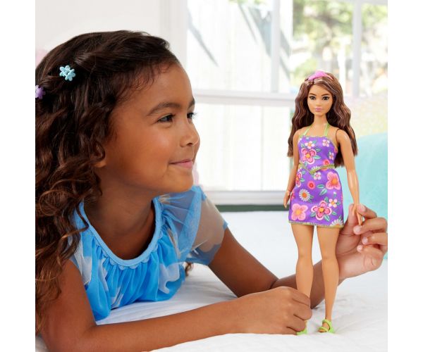 Barbie: Fashionista Barátnők virágos ruhás divatbaba lila tincsekkel – Mattel