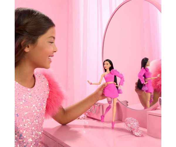 Barbie: Trendi barátnők - Fekete hajú baba - Mattel