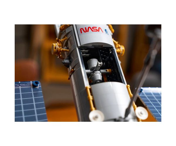 LEGO® Icons: Hubbleov vesmírny teleskop (11383)