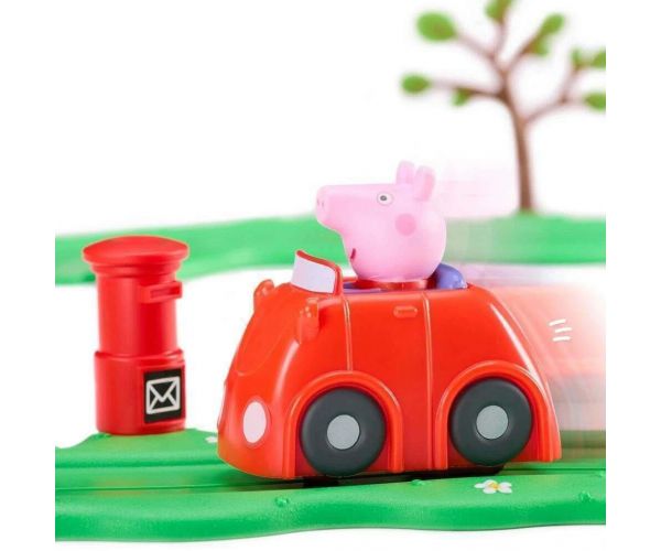 Whizz-Around Peppa prasiatko s červeným autom hračková sada