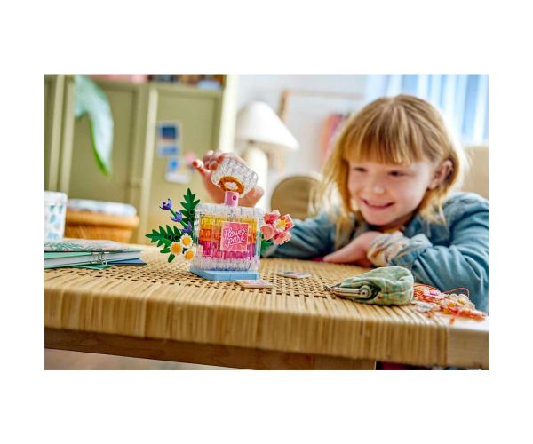 LEGO® Creator: Fľaša parfumu a kvetinová dekorácia (31383)