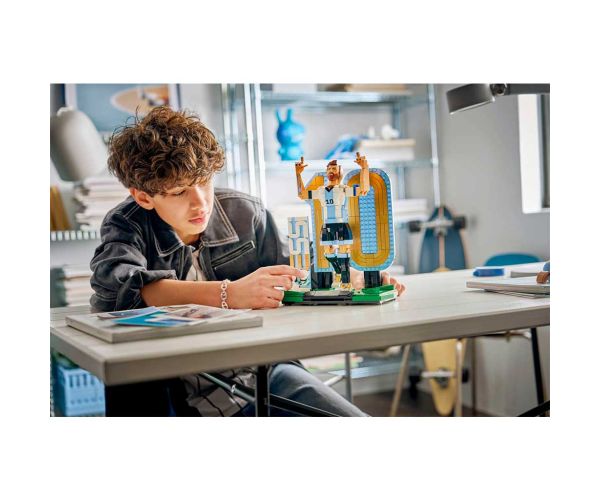 LEGO® Edície: Lionel Messi – Futbalová legenda (43015)