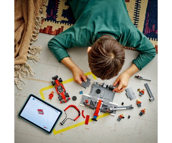LEGO® City: F1®-ová boxová dráha a personál s autom Ferrari (60443)