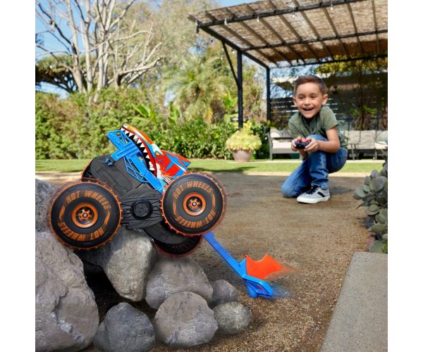 Hot Wheels Monster Trucks: Mega Tiger Shark RC távirányítós autó - Mattel
