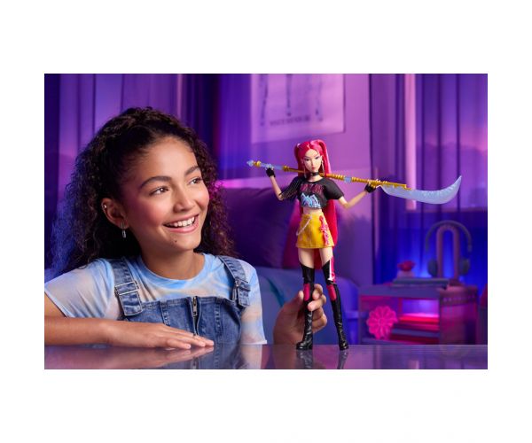 K-Pop Démonvadászok: Mira divatbaba fegyverrel – Mattel