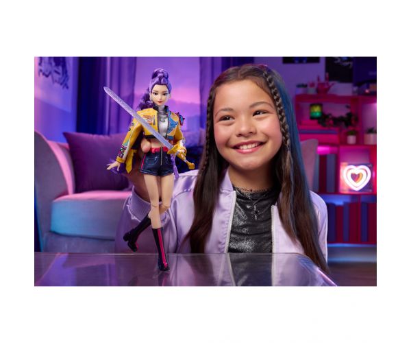 K-Pop Démonvadászok: Rumi divatbaba karddal – Mattel