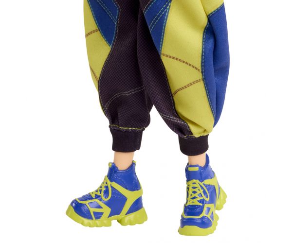 K-Pop Démonvadászok: Zoey divatbaba fegyverekkel – Mattel