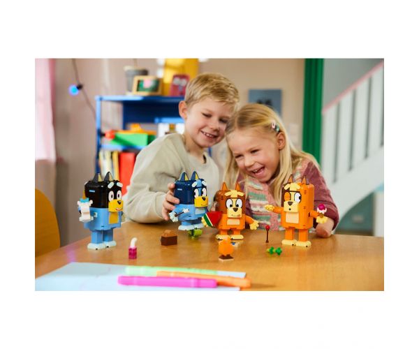 LEGO® Bluey™: Bluey családja kockákból (11217)