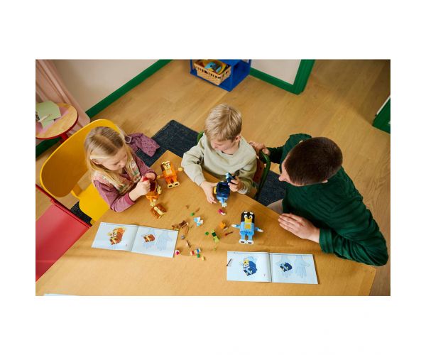 LEGO® Bluey™: Bluey családja kockákból (11217)