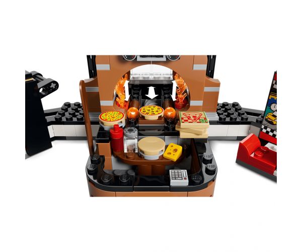 LEGO® City: Pizzéria kiszállító járművekkel (60496)