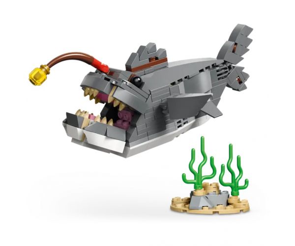 LEGO® Creator: Veszedelmes cápa egy kincsesládával (31381)