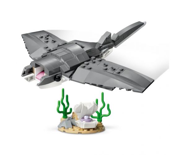 LEGO® Creator: Veszedelmes cápa egy kincsesládával (31381)