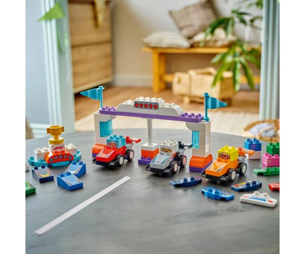 LEGO® DUPLO®: F1® versenyautók és pilóták (10445)