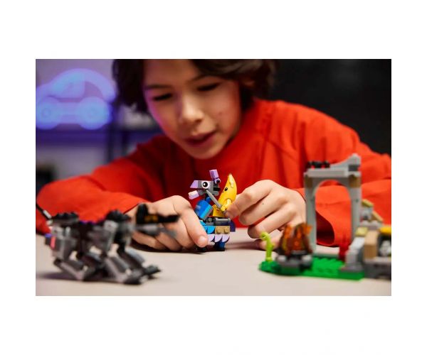 LEGO® Fortnite: Peely és Sparkplug táborhelye (77075)