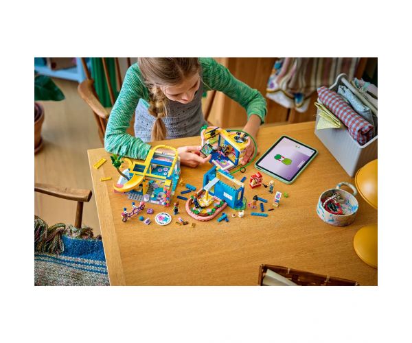 LEGO® Friends: Heartlake City klubház (42689)