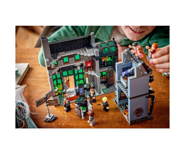 LEGO® Harry Potter™: A Zsebpiszok köz™ varázslóboltjai (76471)