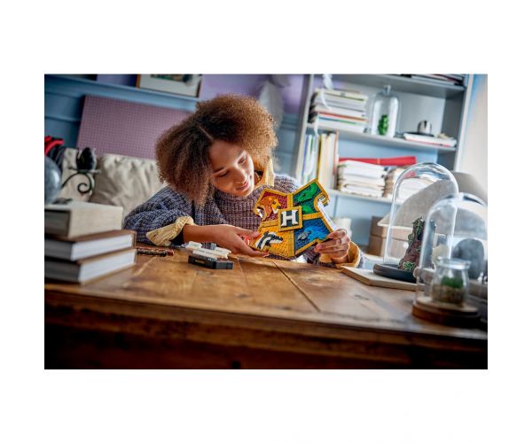 LEGO® Harry Potter™: A Roxfort™ címere (76462)