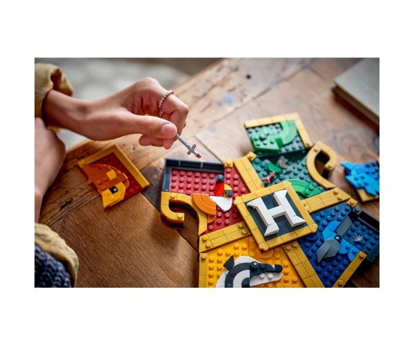 LEGO® Harry Potter™: A Roxfort™ címere (76462)