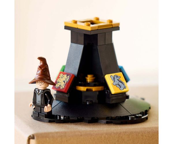 LEGO® Harry Potter™: A beszélő Teszlek Süveg™ (76429)
