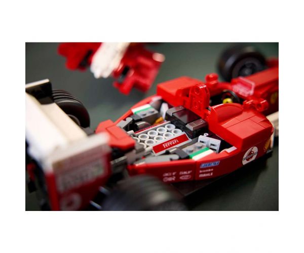 LEGO® Icons: Ferrari F2004 és Michael Schumacher (11375)